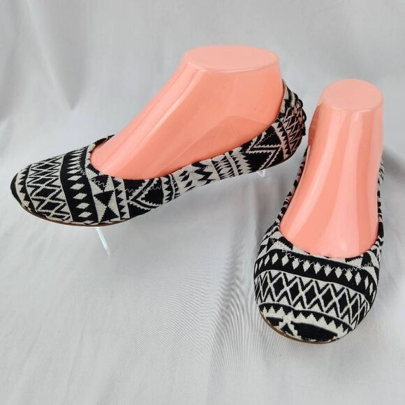 🔹️NWT Lucky Black & Cream Tribal Aztec "Echo 2" Laced Ballet Flats Size 8 - Picture 4 of 12